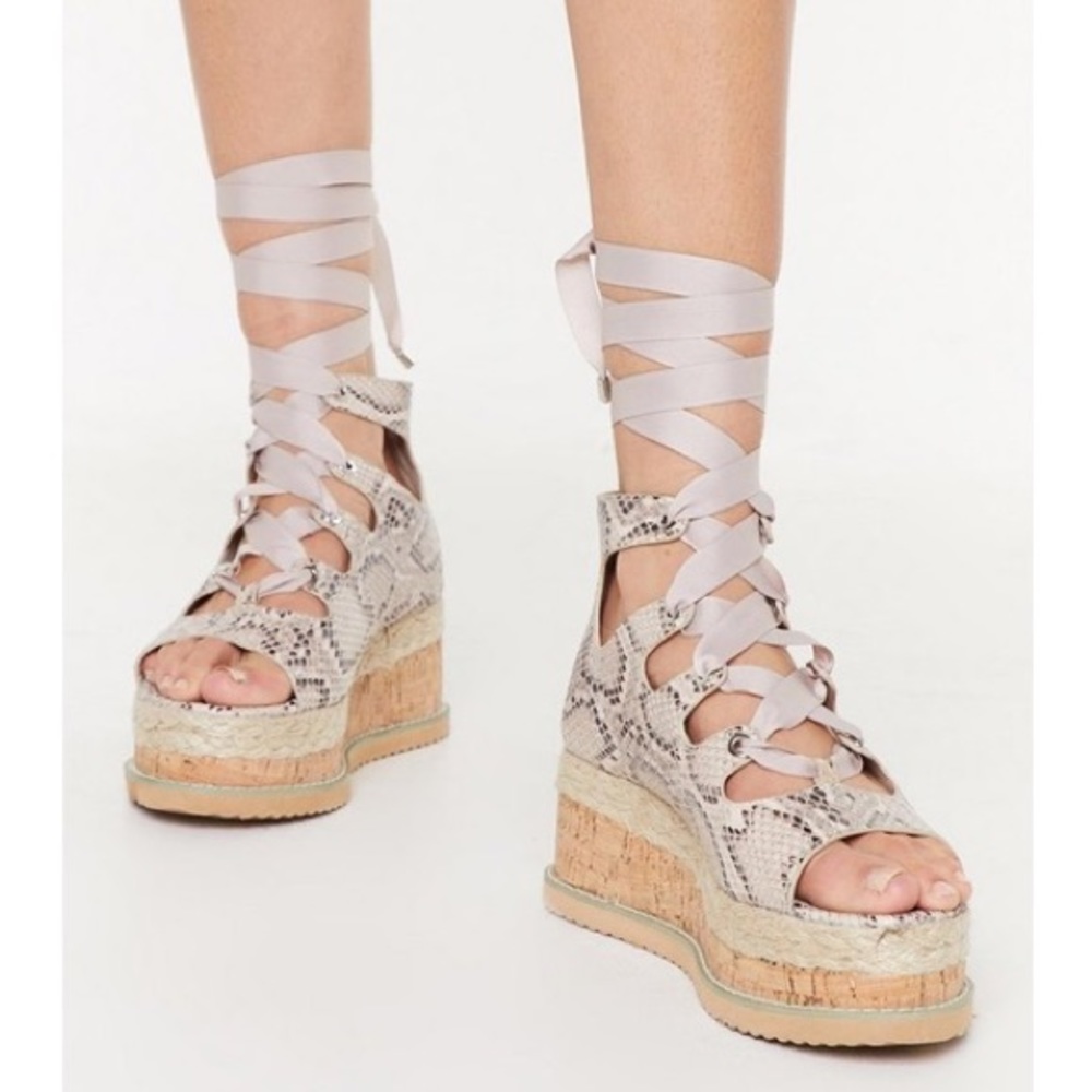 Platform Wedge Lace-up Snake Print Sandal sz 6.5